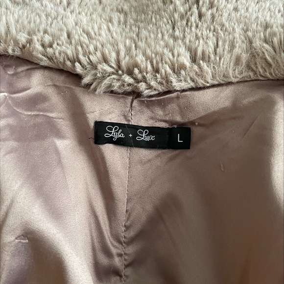 Lyla + Luxe “Melody” faux fur coat - Picture 6 of 7
